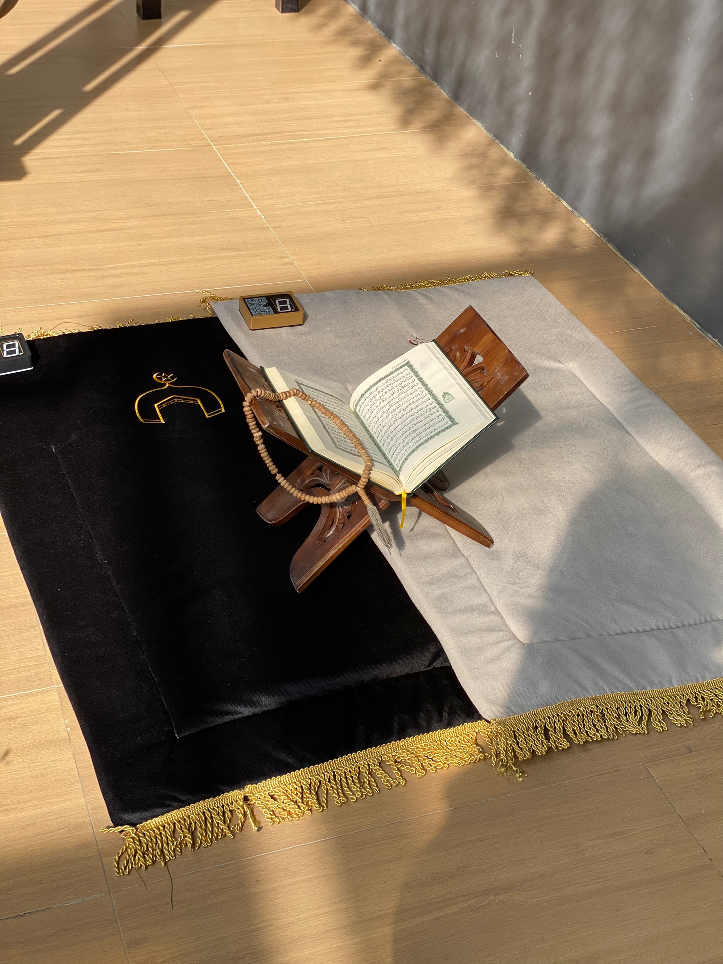 Smart Rakaah Counter + Memory Foam Prayer Rug